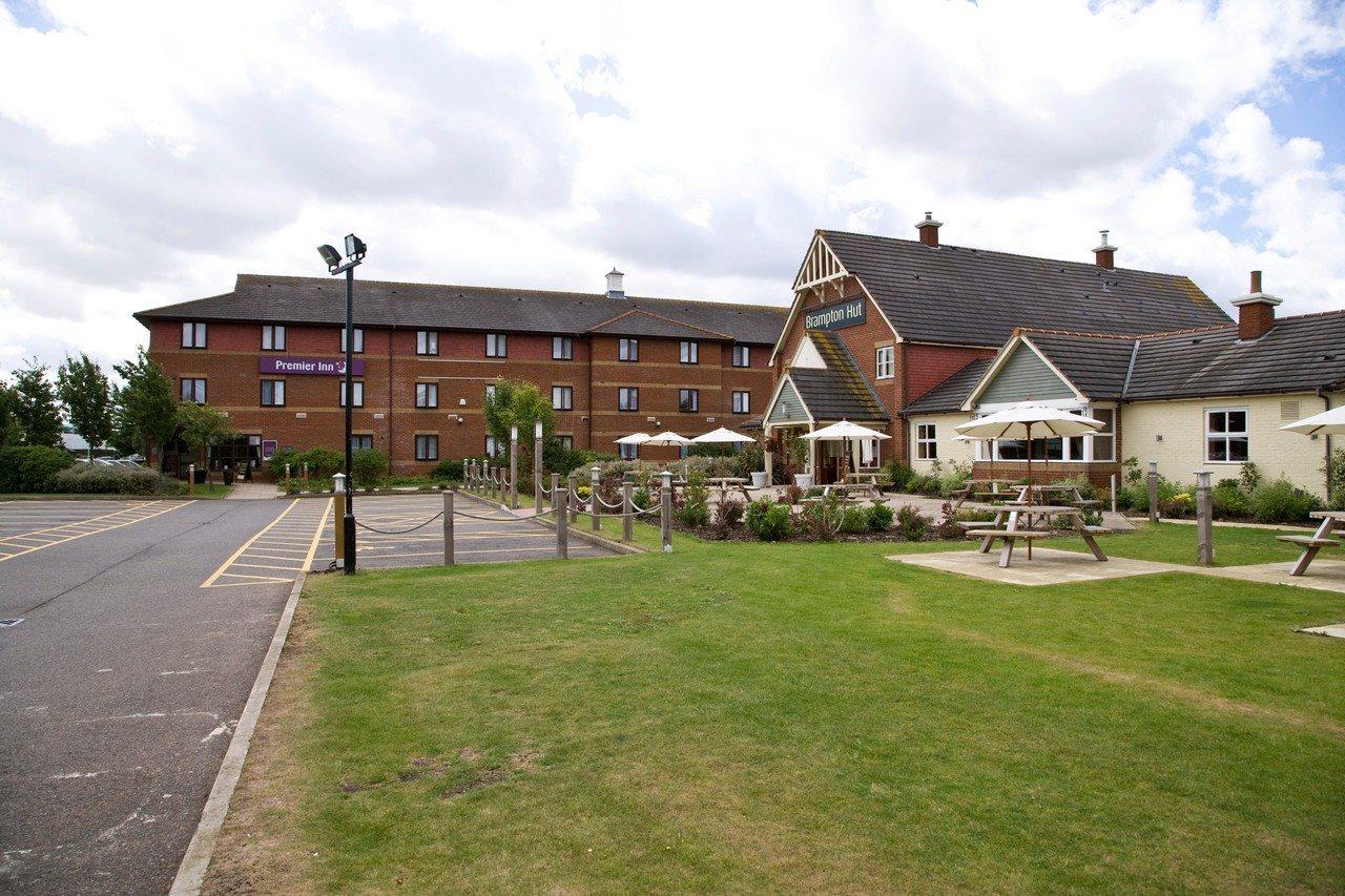 Premier Inn Huntingdon Esterno foto