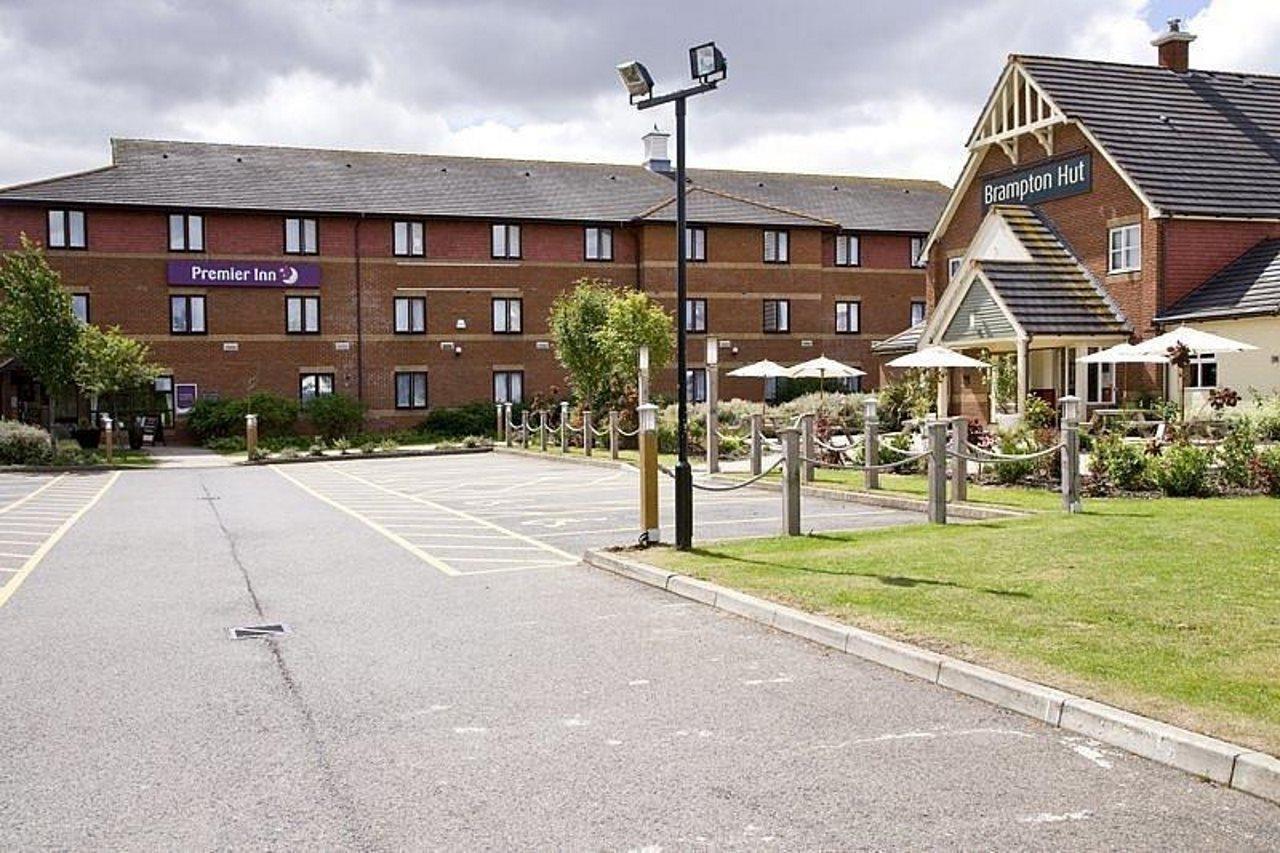 Premier Inn Huntingdon Esterno foto